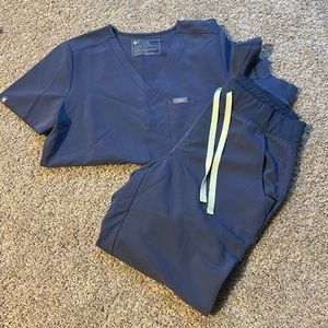 Figs space navy scrub set